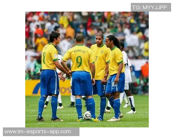 百大球星精彩瞬间集锦 足球传奇风采尽显